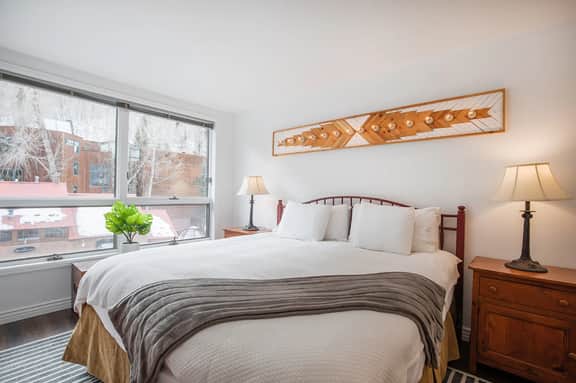 Bear Creek Boutique: ALL of Telluride steps away!