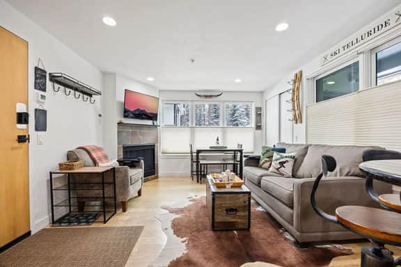 Telluride Gold: 2bd/2.5bth STEPS to the gondola!