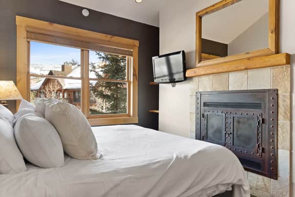 The Village Basecamp: Ski, Soak, Sip  | 2bd/2bth
