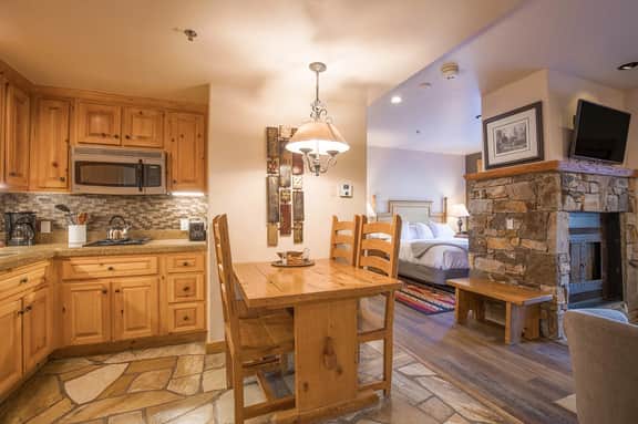 Mountain Lodge Retreat: Ski IN/OUT