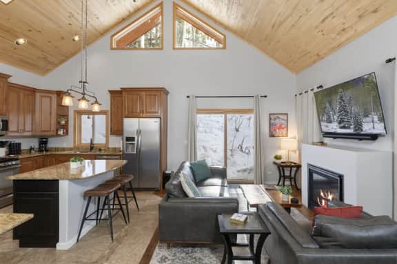 Spring Creek Retreat: 4 bd/3bth at quiet base of ski area