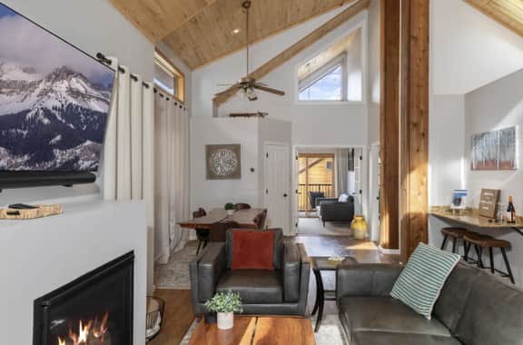 Spring Creek Retreat: 4 bd/3bth at quiet base of ski area