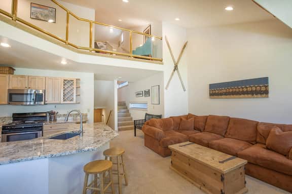 Ballard Boutique: Sunny & Spacious w/ hot tub!