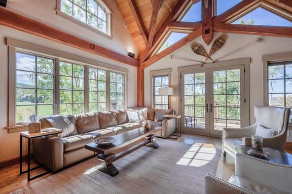 Ultimate Mountain Retreat: Fireplace, Hot Tub, Views!