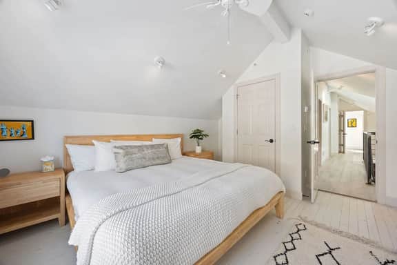 Casa Azul: Historic home w/ modern remodel!