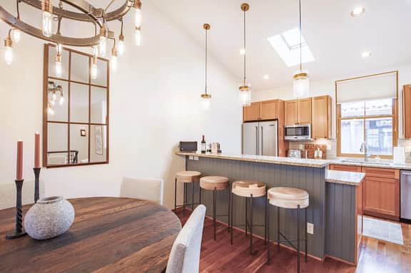 Owl Meadows: Luxe Design & Space