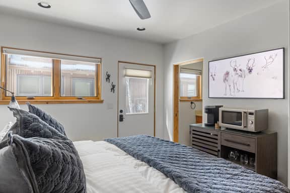 The Hoot Studio: Luxe Basecamp