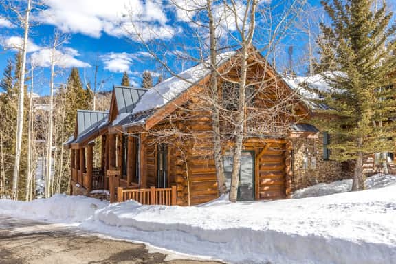Double Cabins Chalet: Cozy Ski In/Out Cabin
