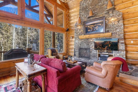 Double Cabins Chalet: Cozy Ski In/Out Cabin
