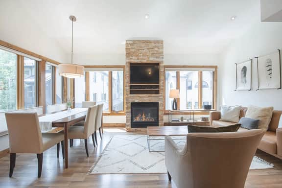 Slopeside: Steps to skiing w/ hot tub & fireplace!