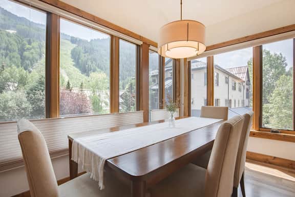 Slopeside: Steps to skiing w/ hot tub & fireplace!
