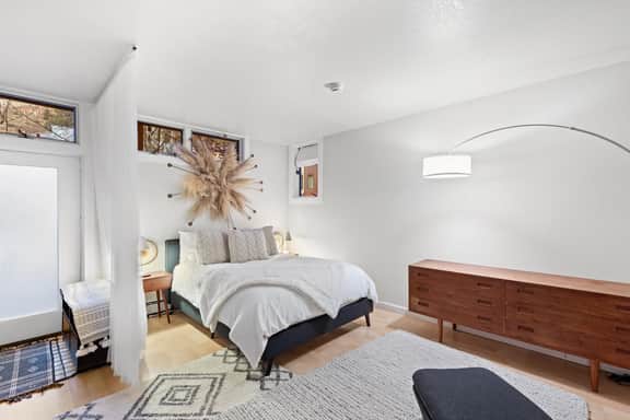 Mountain Modern Flat: Ski & Soak