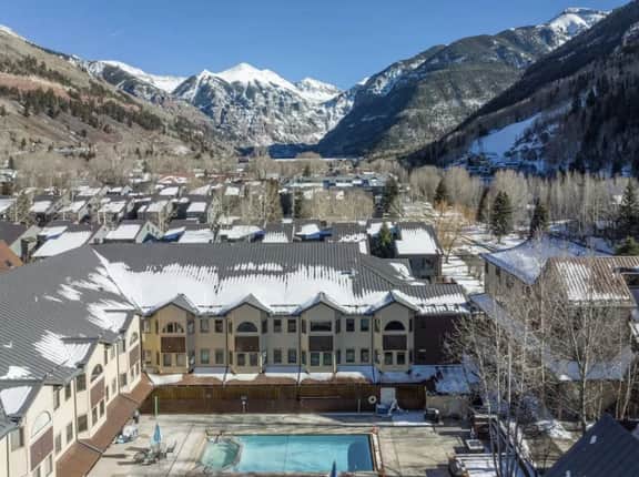 The Lion's Den: Base of chair 7 w/ hot tub and views!