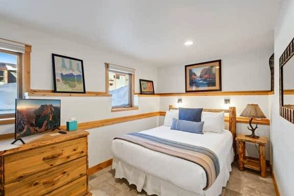 Top Notch: Fireplace & Hot Tub