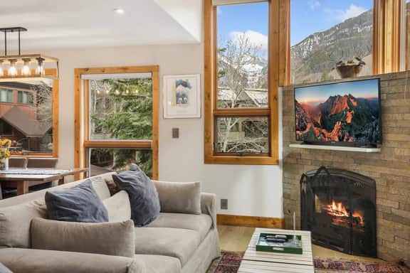 Cimarron ONE: A TRUE Ski IN/OUT condo!