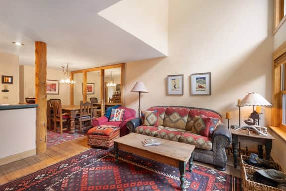 Pendleton Place: Vintage Ski IN/OUT