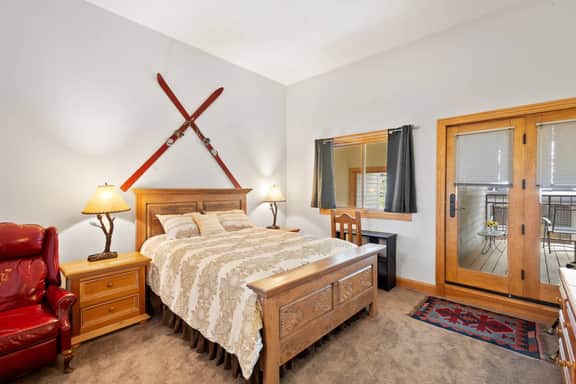 Pendleton Place: Vintage Ski IN/OUT