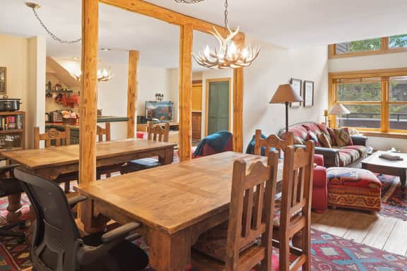 Pendleton Place: Vintage Ski IN/OUT