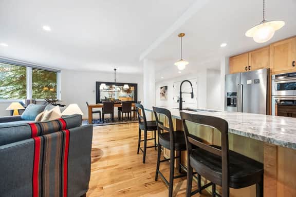 The Ice House: Luxury & Location w/ pool & hot tub