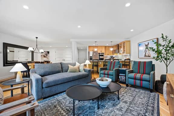 The Ice House: Luxury & Location w/ pool & hot tub