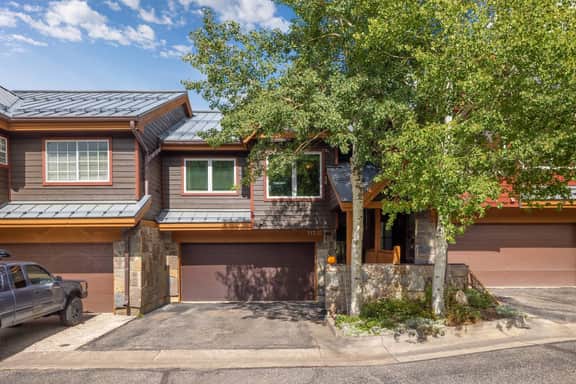 The Westerner: Cozy Cabin-Style Steps to Skiing!