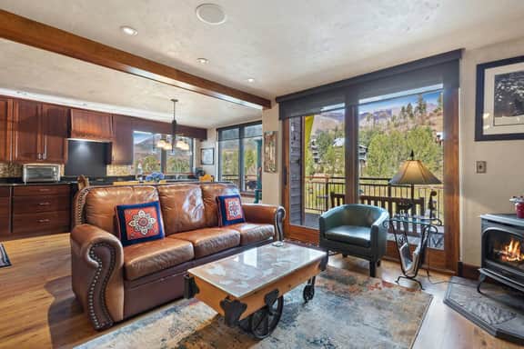 The Westerner: Cozy Cabin-Style Steps to Skiing!