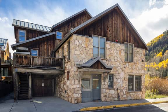 Spruce View: Big & Bright Downtown Telluride!