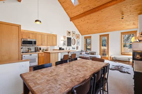 Spruce View: Big & Bright Downtown Telluride!