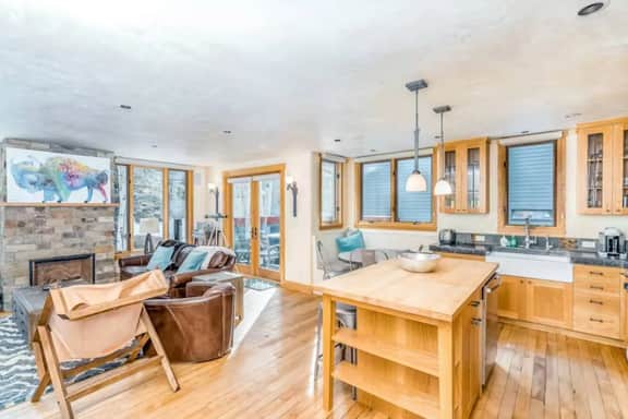 Telluride Gem: Ski-In Condo with Mountain Views!