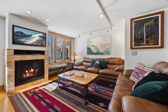 Cozy, Central 3BR Gem: Hot Tub + Fireplace