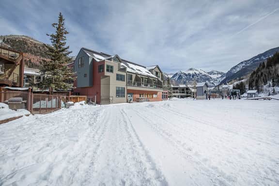 Diamond Point: Ski IN/OUT Boutique Basecamp