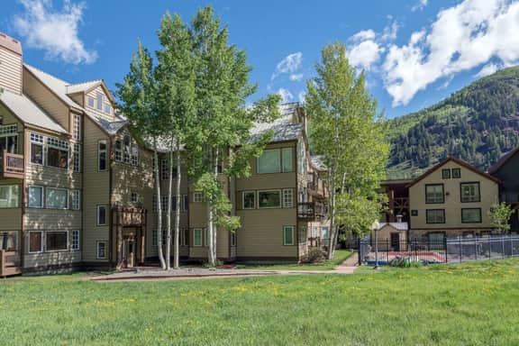 Ski Vista: TRUE Ski in/out with pool & hot tub!