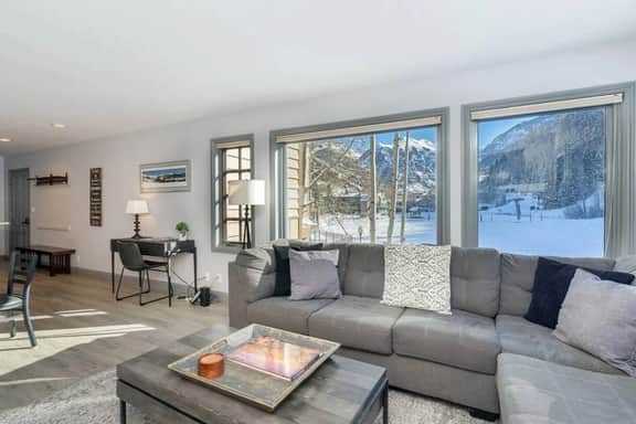 Ski Vista: TRUE Ski in/out with pool & hot tub!