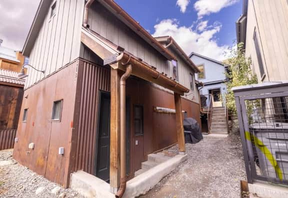 Backstreet Boutique: Steps to Skiing & Main Street - Image 2