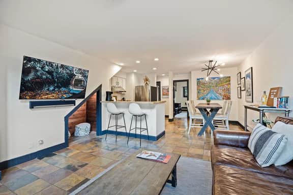 Base Camp Boutique: Ski-In/Out, Hot Tub, In Town - Image 2