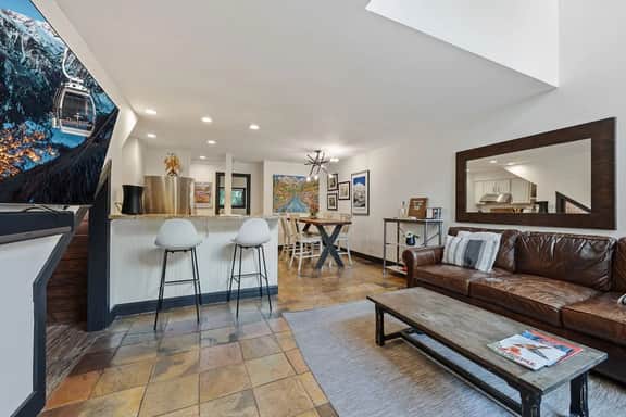 Base Camp Boutique: Ski-In/Out, Hot Tub, In Town - Image 3