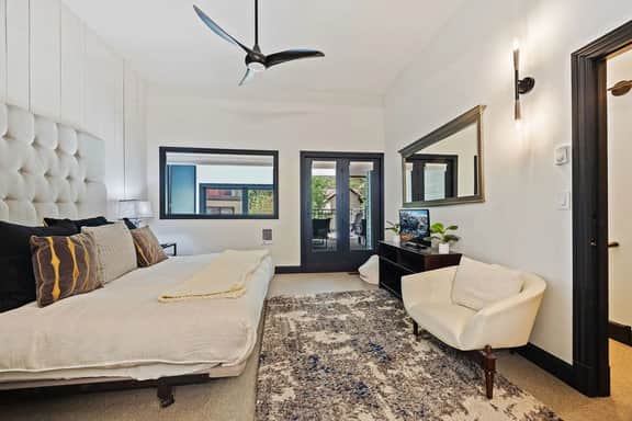 Base Camp Boutique: Ski-In/Out, Hot Tub, In Town - Image 5