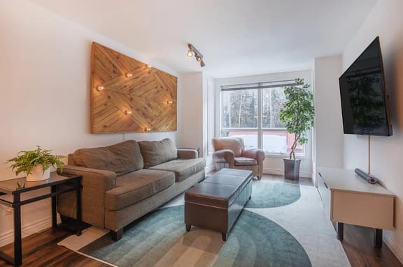 Bear Creek Boutique: ALL of Telluride steps away!