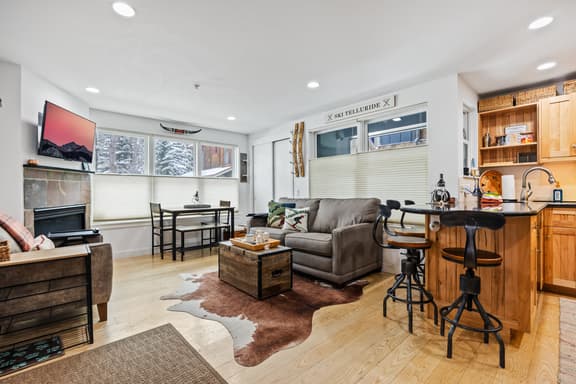 Telluride Gold: 2bd/2.5bth STEPS to the gondola!