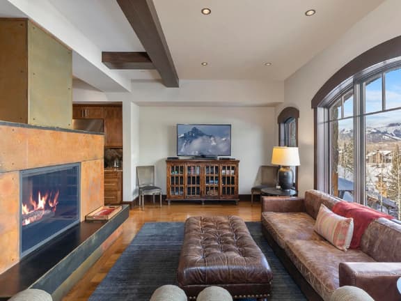 Elkstone: Hot tub, fireplace, views OH MY!