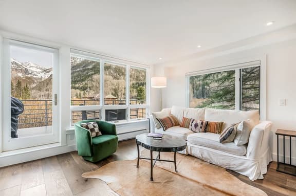 The Perch: Legendary Views & Location w/ Hot Tub!