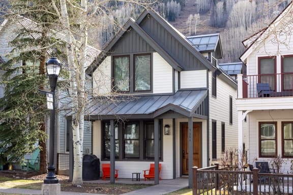 Alpine Meadows Victorian Getaway: 3 bed/4 bath