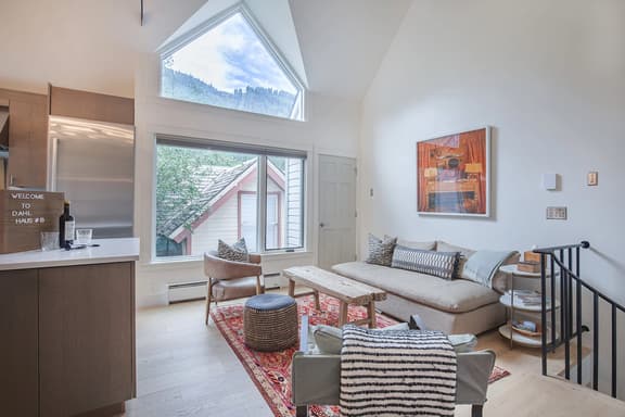 Downtown Dahl Haus: 2 bed/2 bath