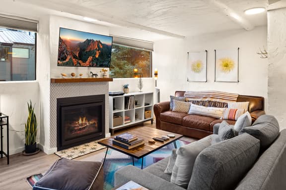 Alpine Escape: Fire+Tub+Terrace