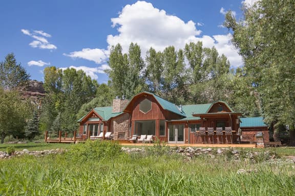 Riverside Retreat with Hot Tub
