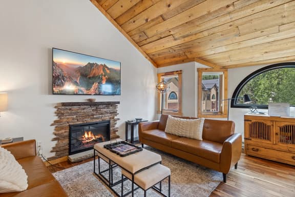 The Lion's Den: Base of chair 7 w/ hot tub and views!