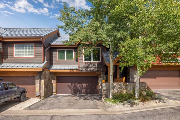 The Westerner: Cozy Cabin-Style Steps to Skiing!