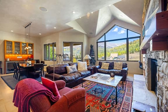 Dakota Place: Ski In/Out w/ Hot Tub & Fireplace