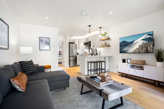 West Side Chic: A Light & Bright Ski Retreat