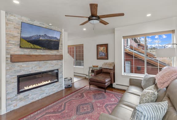 NorthStar Station: 3 BDR Townhome w/ Amazing Views!